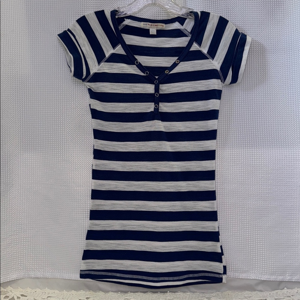 Made For Me 2 Look Amazing Blue & White Snap Neckline Cuffed Sleeve Top Size S